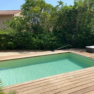  Hébergement de vacances Maison Sous Les Pins